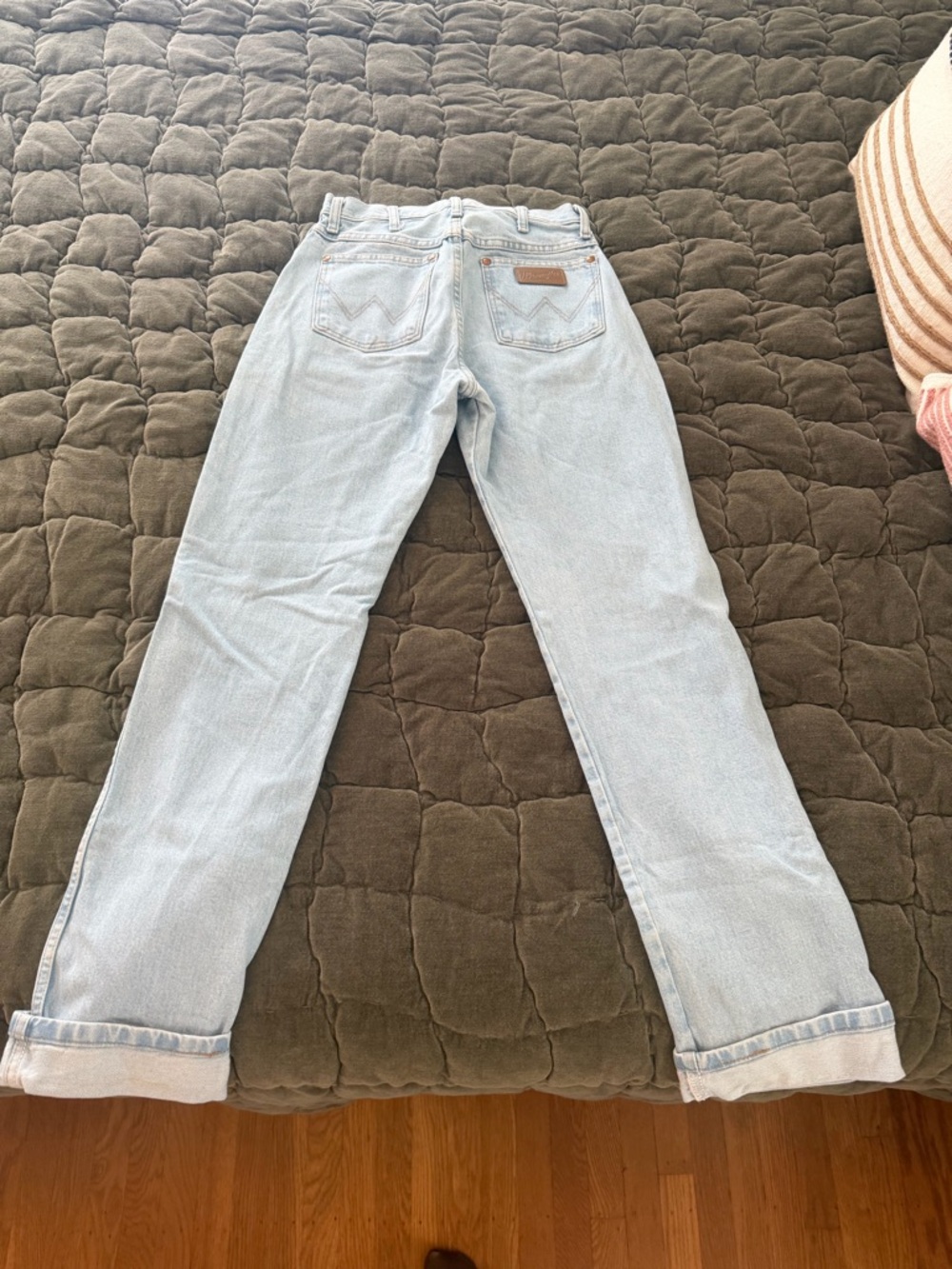 Wrangler Light Blue Relaxed Fit Men's Jeans - Picture 2 of 6